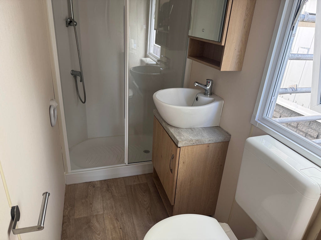 Kunststof woning met 2 slaapkamers en dubbelglas VERKOCHT!