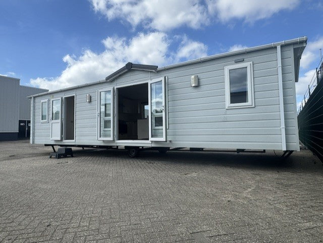 Mooie kunststof woning met midden woonkamer VERKOCHT!