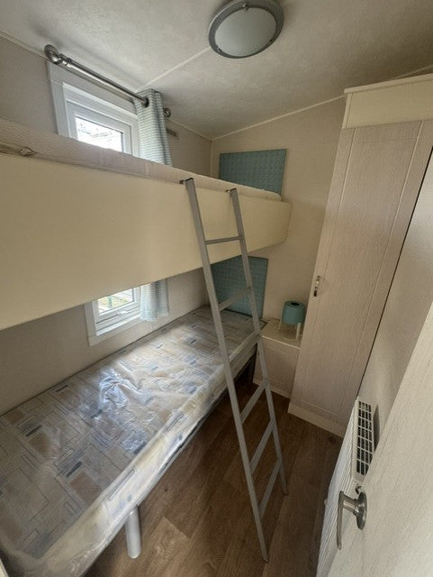Mooie kunststof woning met midden woonkamer VERKOCHT!
